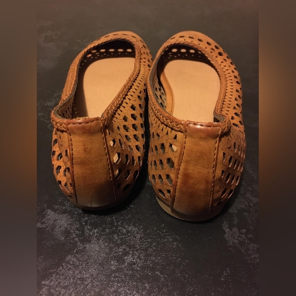 Report Madella Tan Perforated Ballet Flats 7.5. - Picture 2 of 5